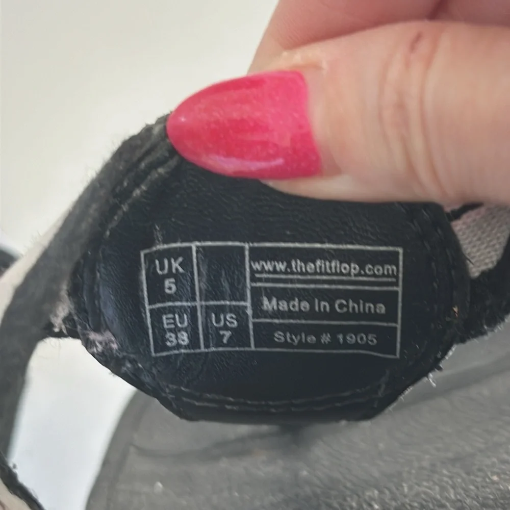 FITFLOP Thong Sandals Size 7 Black